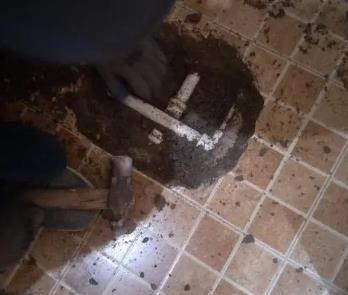 信阳市卫生间漏水维修公司为您分享下卫生间渗水如何处理及注意事项